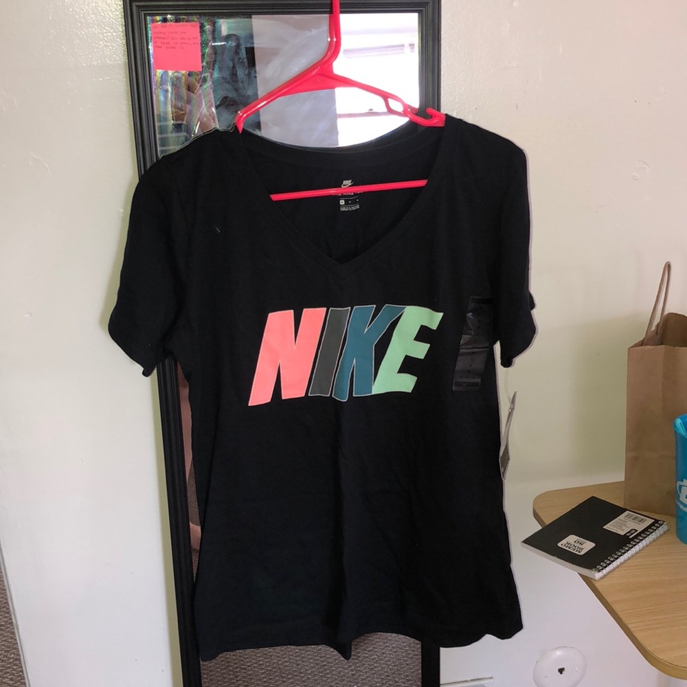 NEVER WORN Nike V-neck “The Nike Tee”